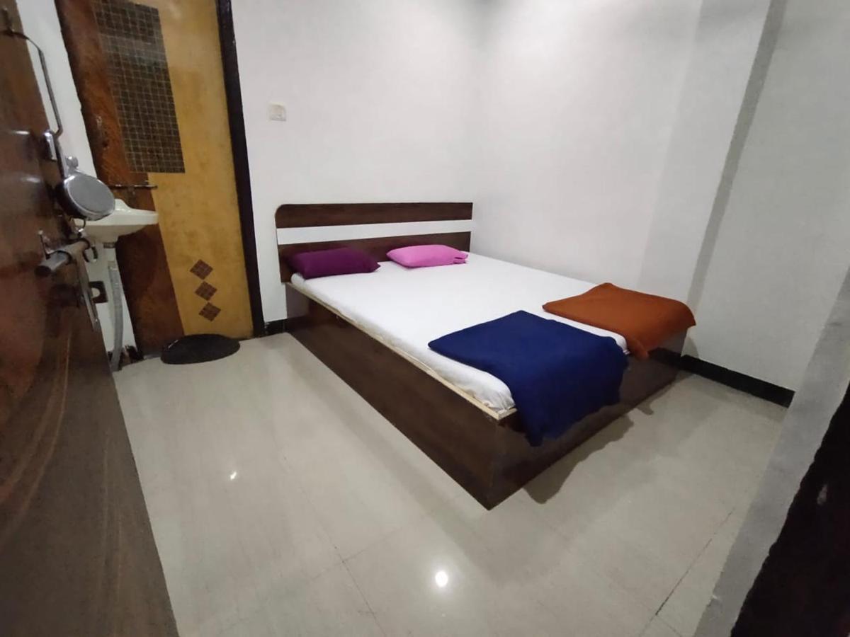 Sai Ganesh Guest House Shirdi Bagian luar foto