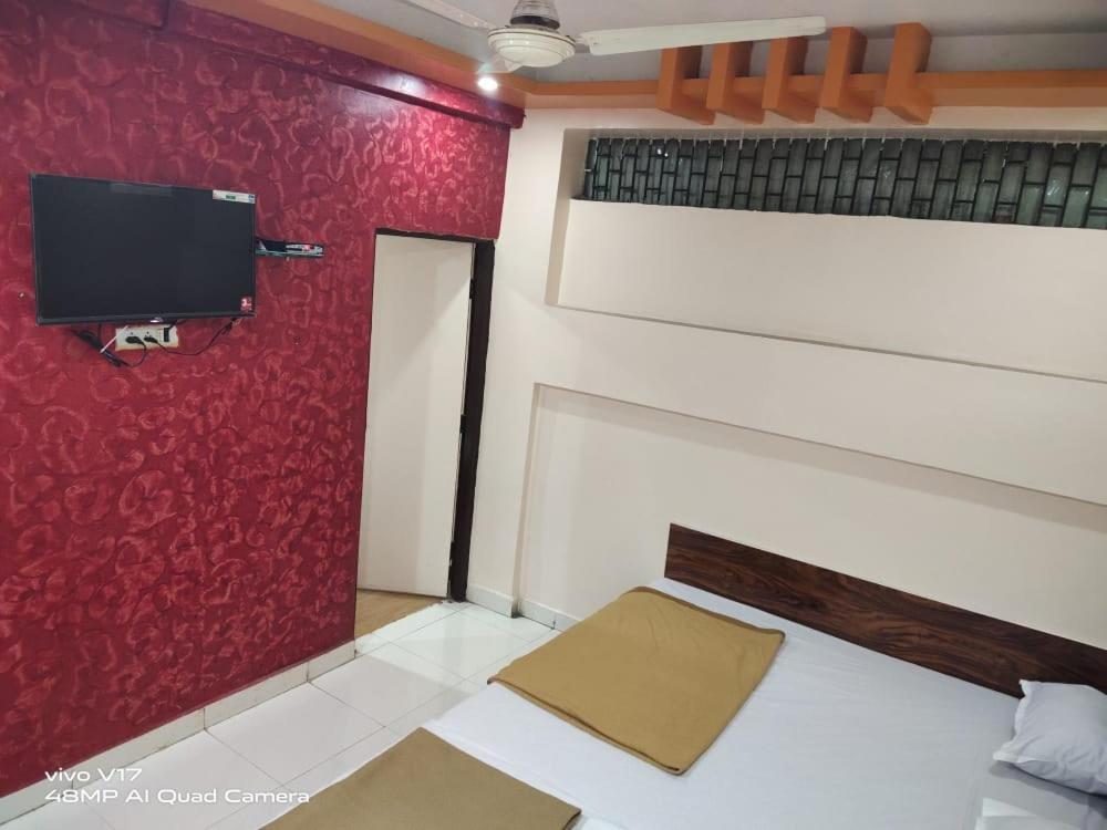 Sai Ganesh Guest House Shirdi Bagian luar foto
