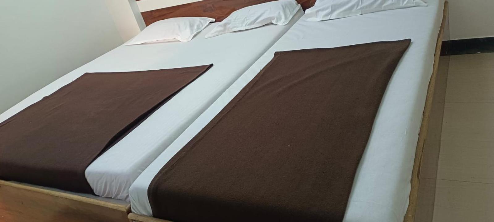 Sai Ganesh Guest House Shirdi Bagian luar foto