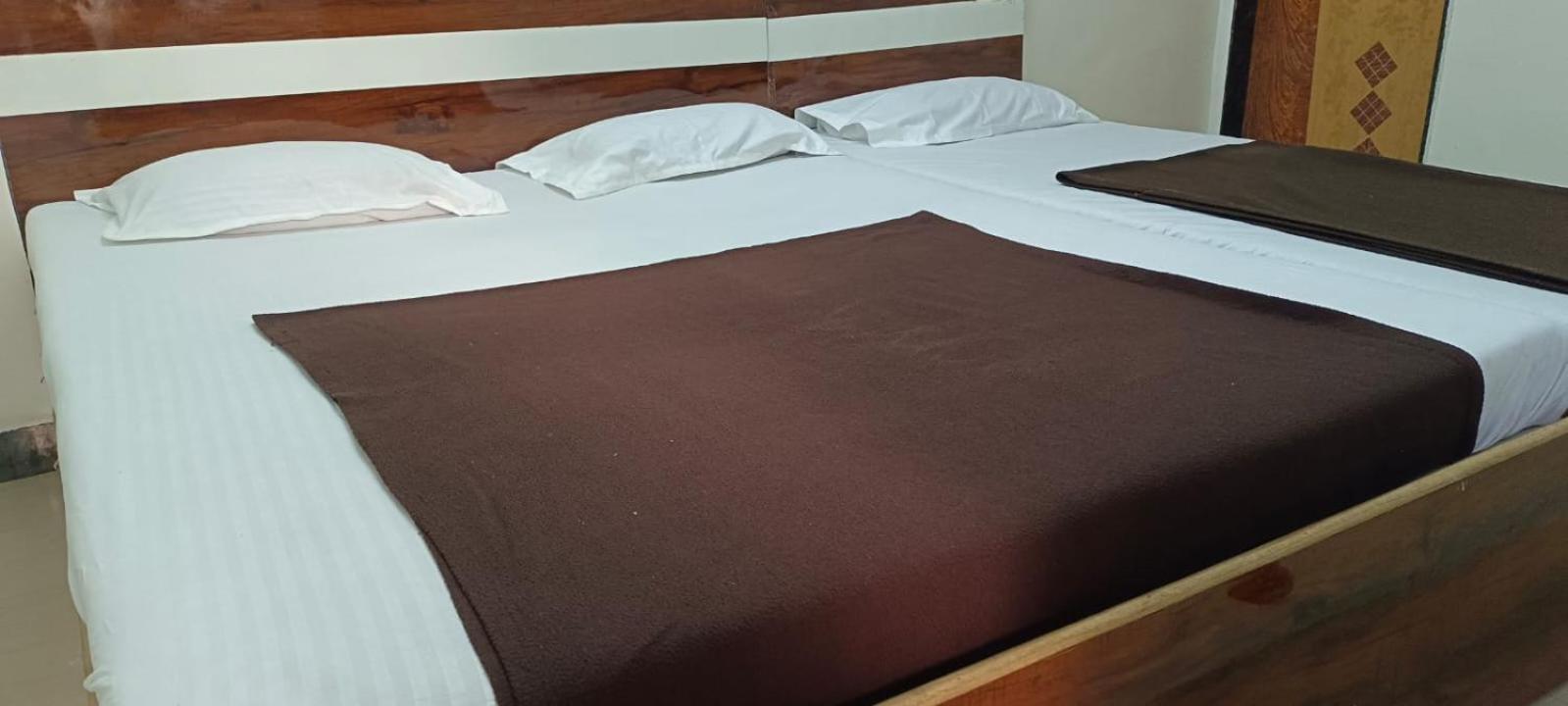 Sai Ganesh Guest House Shirdi Bagian luar foto