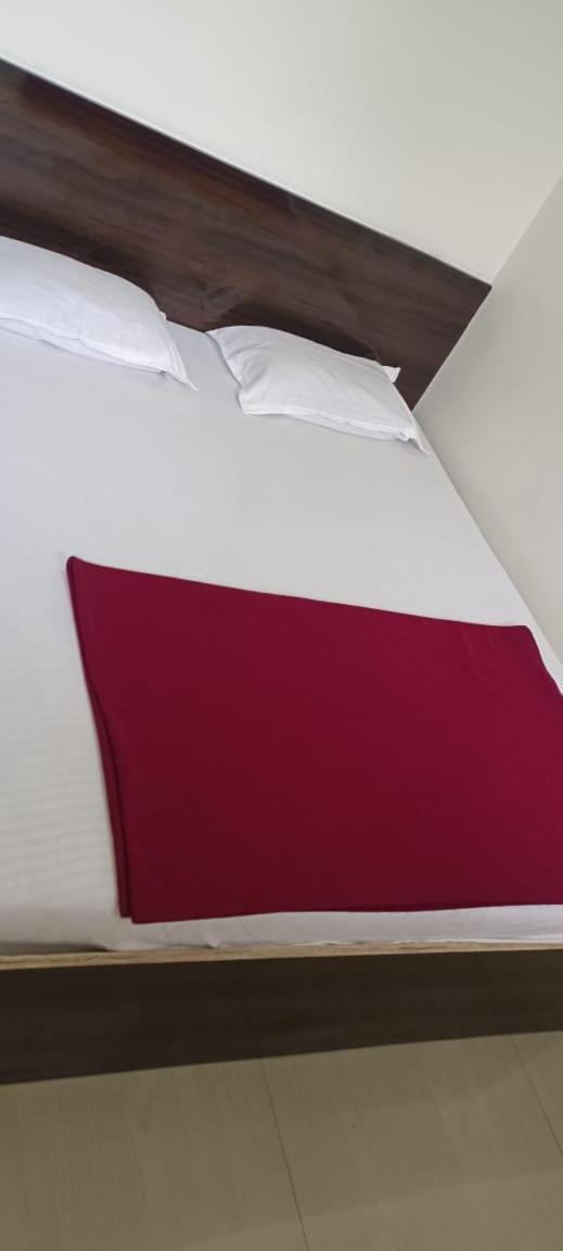 Sai Ganesh Guest House Shirdi Bagian luar foto